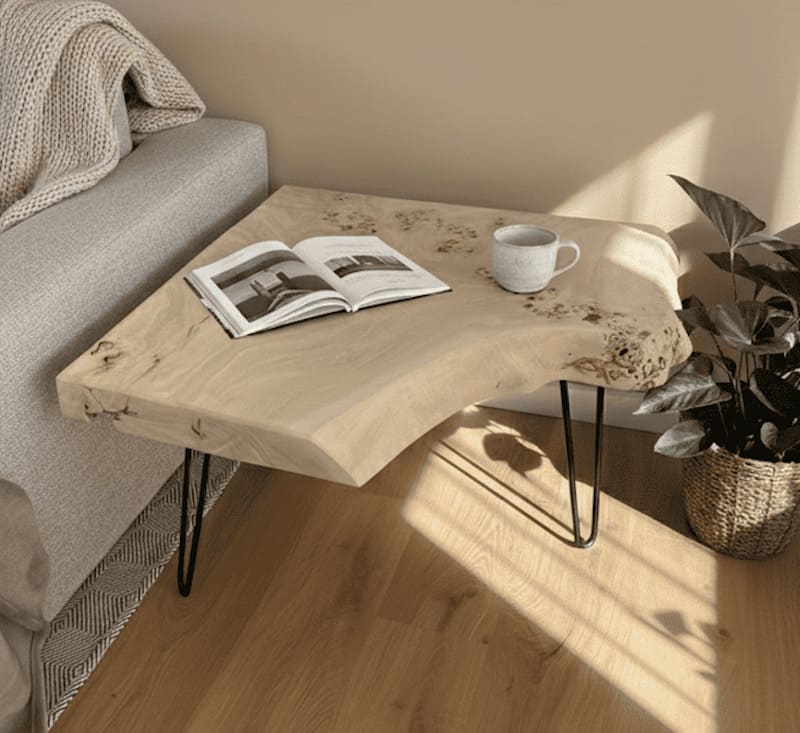 Specieldesignet sofabord i poppel